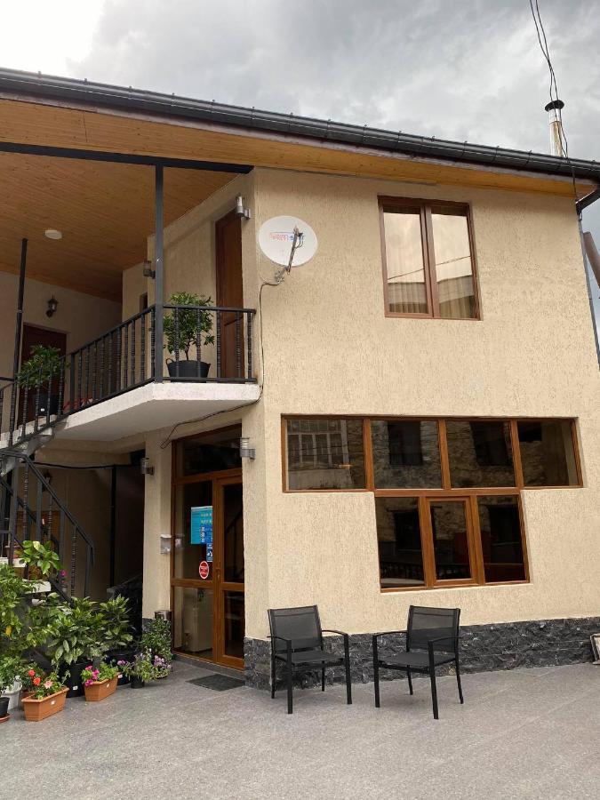 Guest House Nikala Mestia Eksteriør bilde